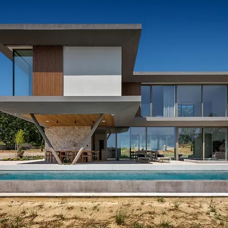 Box - Modern Masterpiece In Nature Settings *