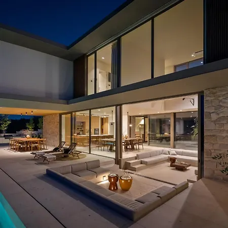 Box - Modern Masterpiece In Nature Settings Vila