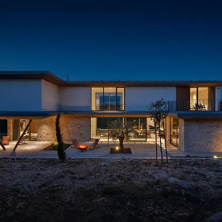 Box - Modern Masterpiece In Nature Settings *