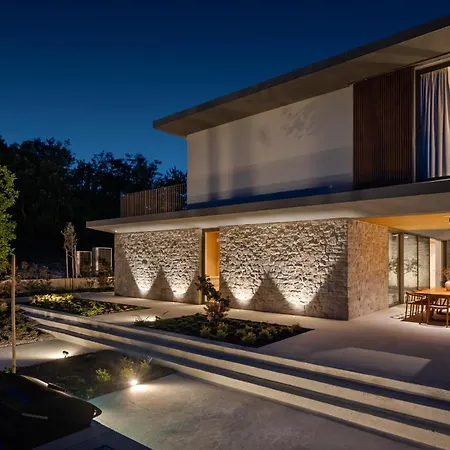Box - Modern Masterpiece In Nature Settings *
