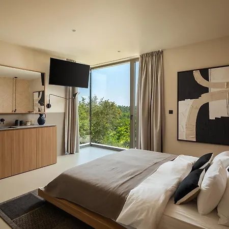 Box - Modern Masterpiece In Nature Settings *