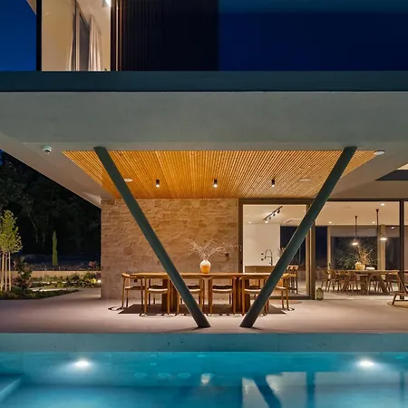 Box - Modern Masterpiece In Nature Settings Vila
