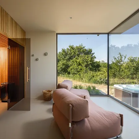 Vila Box - Modern Masterpiece In Nature Settings